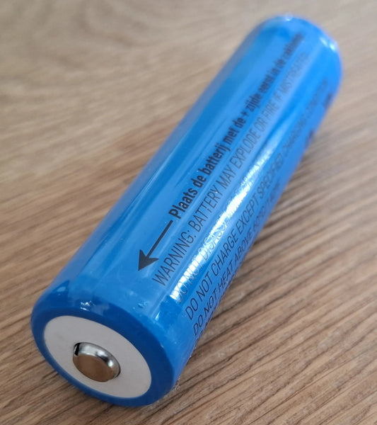 18650 batterij vergelijking met en zonder overlaadbeveiliging PCB veiligheid lithium ion