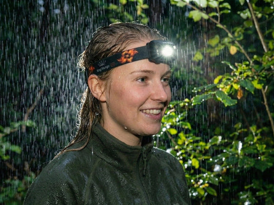 "Kan hij tegen regen?" Het verschil tussen Spatwaterdicht en IPX6 (Jip-en-Janneke uitleg) - King Mungo