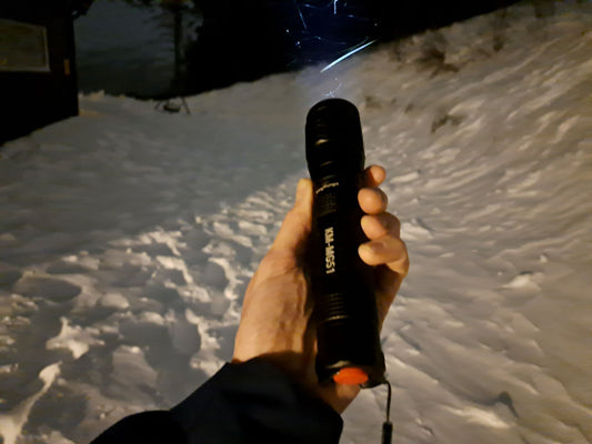 LED zaklamp KM-MG51: Krachtige verlichting op AA batterijen