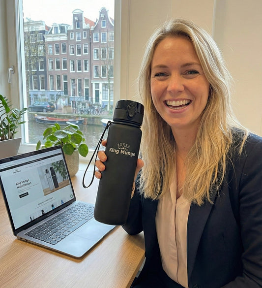 Stop met pennen uitdelen: Waarom een Branded Waterfles de beste marketing is - King Mungo