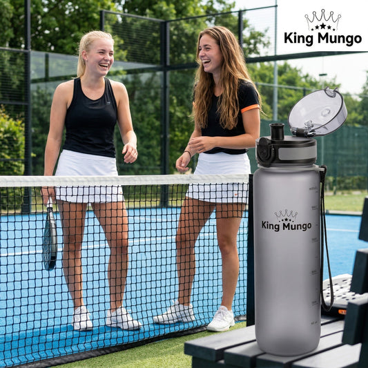 spelers-drinken-uit-lekvrije-King-Mungo-sportfles-tijdens-padel-wedstrijd-op-de-Padelbaan